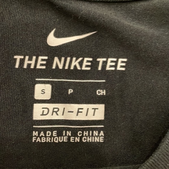 Nike Dri-Fit t-shirt - Picture 2 of 3